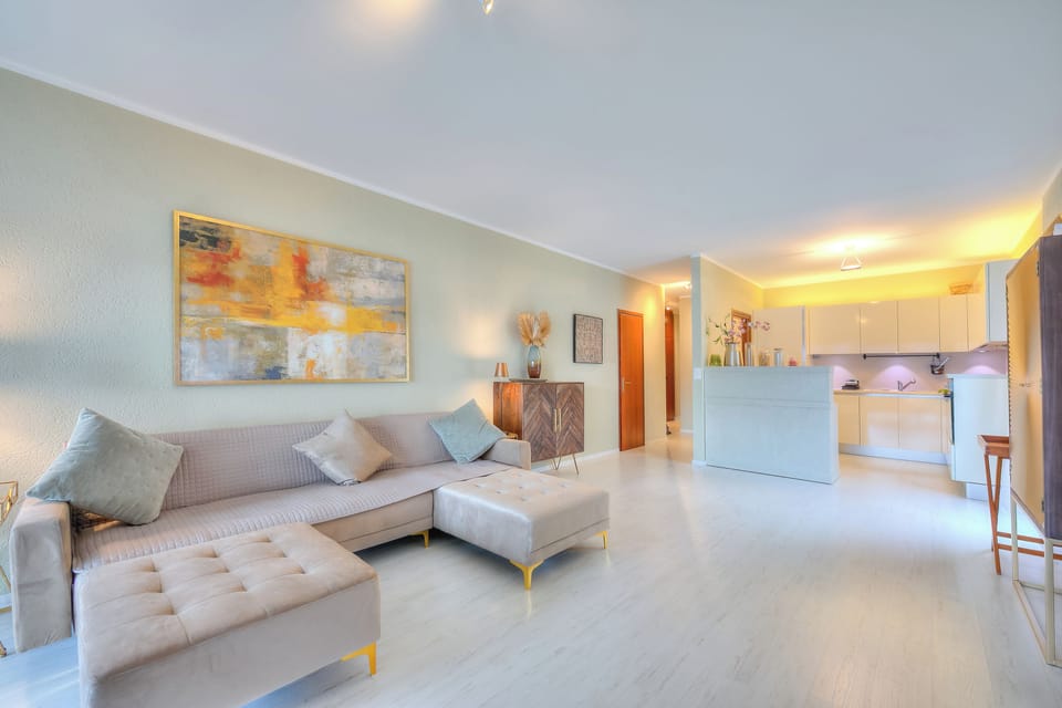 Family Apartment, 2 Bedrooms, Microwave, Lakeside (Emotion Lake Lugano with direct lake) | Living room