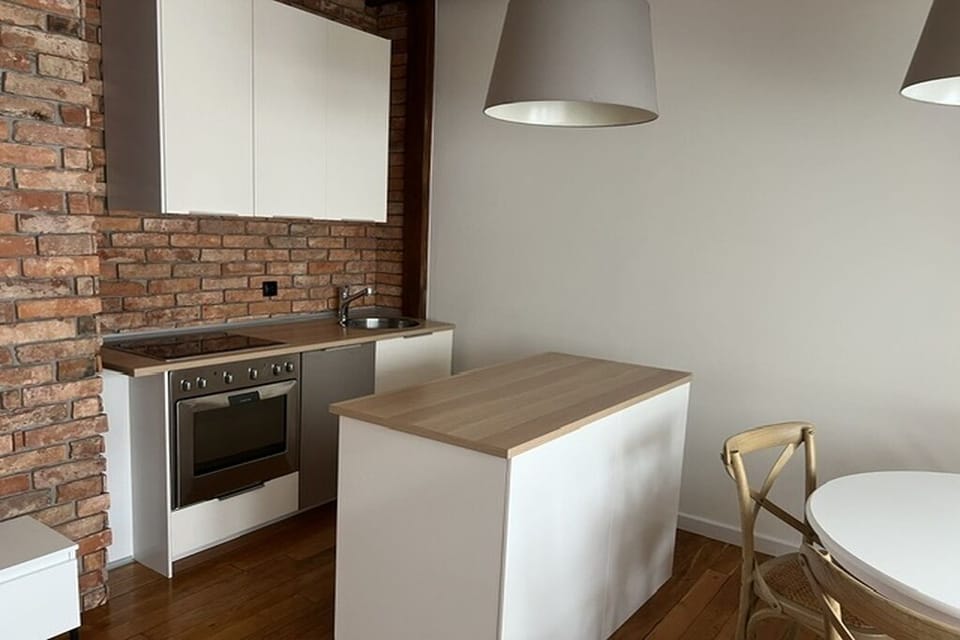 Comfort Apartment, Bathtub | Private kitchenette | Coffee/tea maker, electric kettle, highchair, paper towels