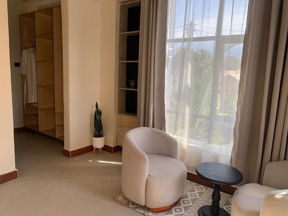 Executive Room, Hill View | Minibar, soundproofing, iron/ironing board, WiFi (free)