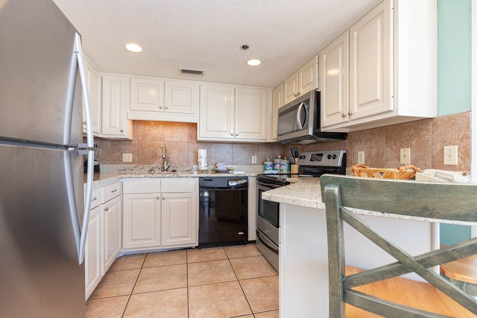 Condo, 1 Bedroom | Private kitchen | Coffee/tea maker, fridge, oven