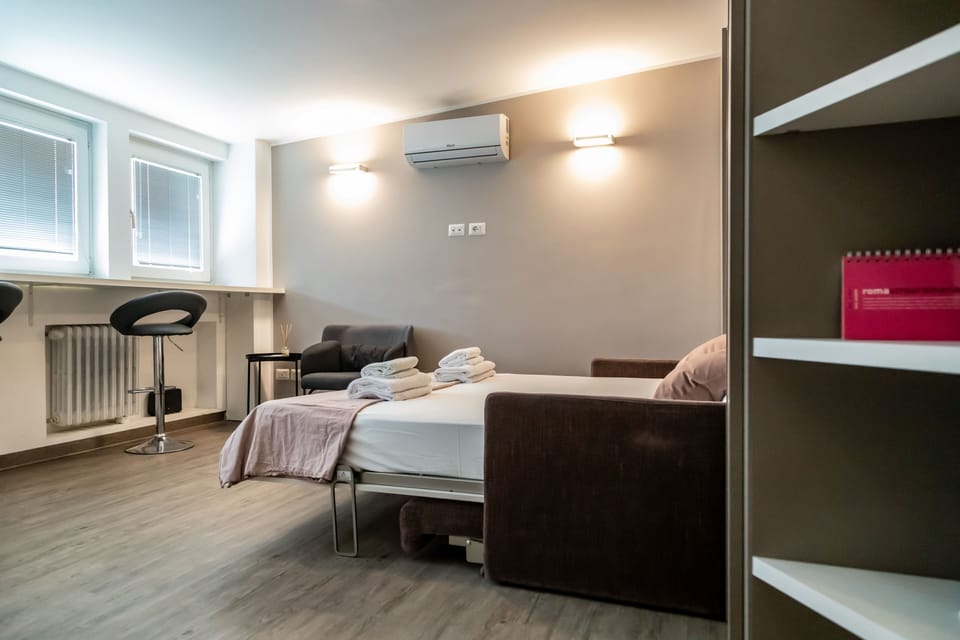 Iron/ironing board, WiFi (free)
