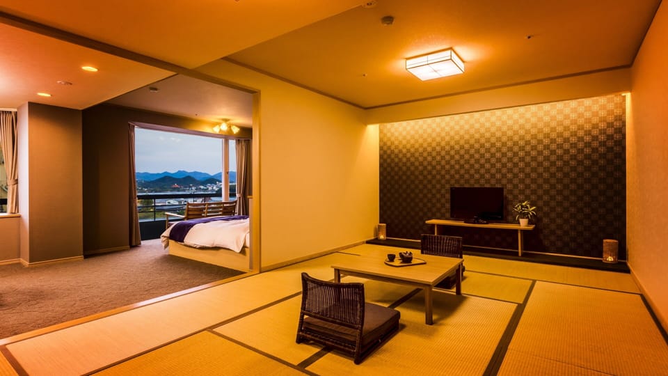 In-room safe, WiFi (free), bed sheets