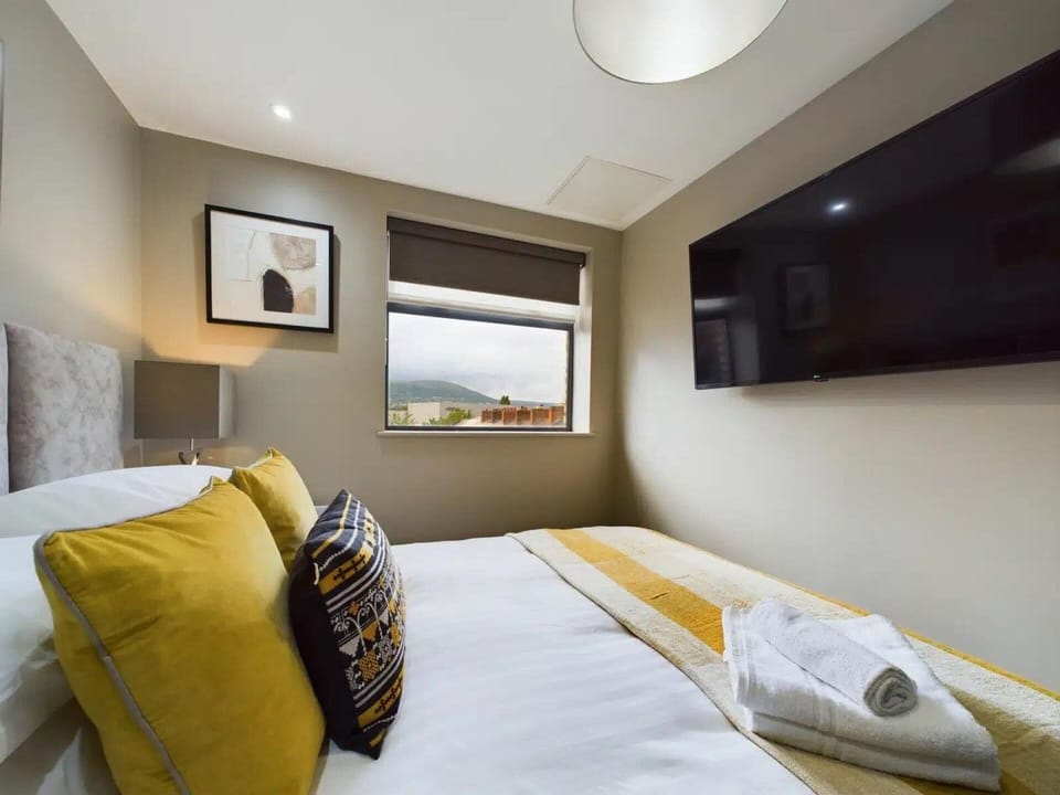 Sleeps 4 With Balcony Apartment in Belfast