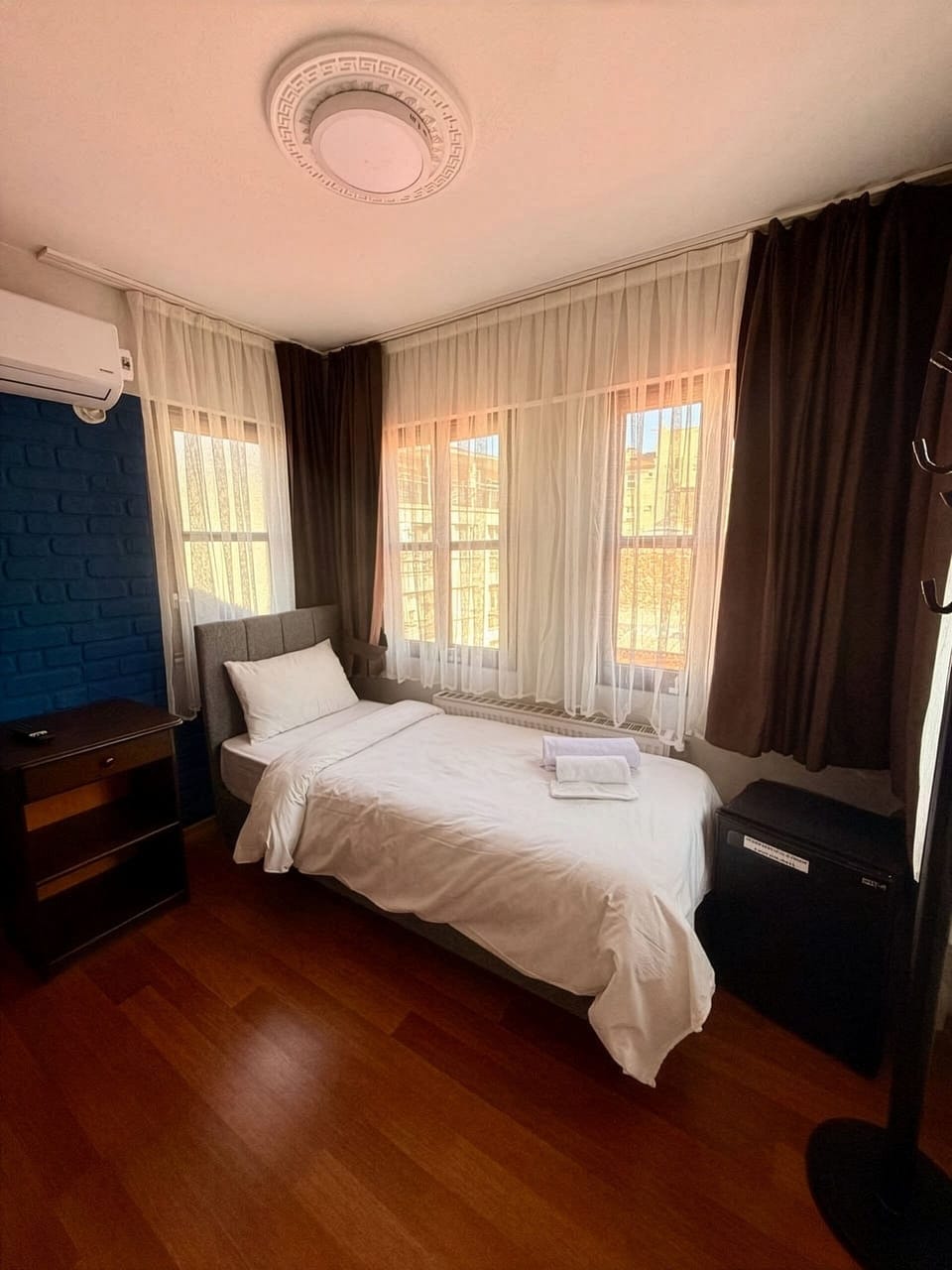 Basic Single Room | Iron/ironing board (on request), WiFi (free)