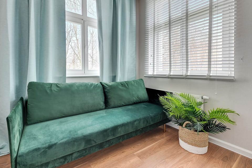 Deluxe Apartment | Living area | 40-inch flat-screen TV with cable channels, Netflix, Hulu