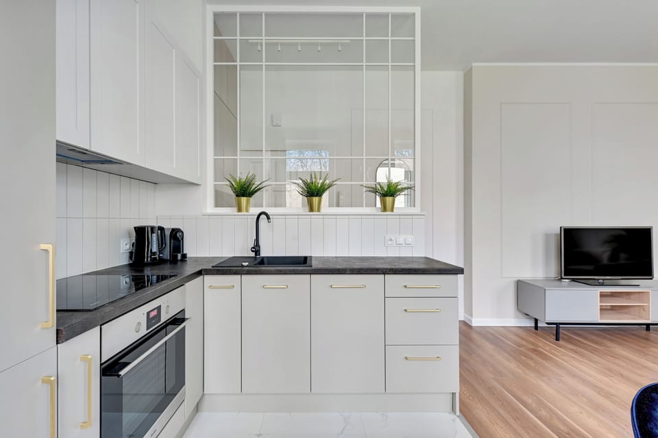 Deluxe Apartment | Private kitchenette | Coffee/tea maker, electric kettle, toaster, highchair