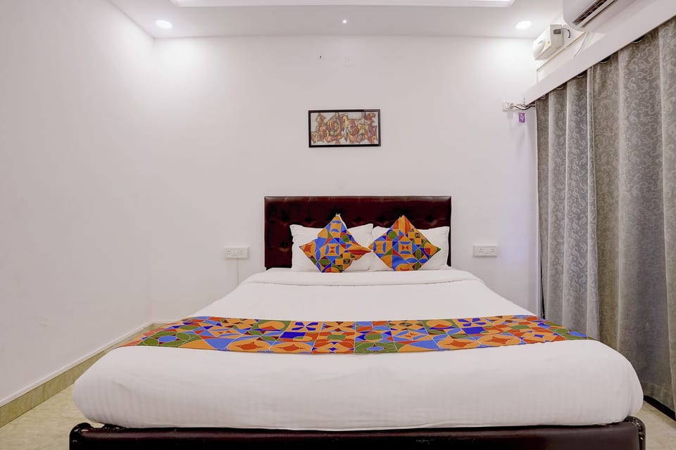 Egyptian cotton sheets, premium bedding, in-room safe, desk