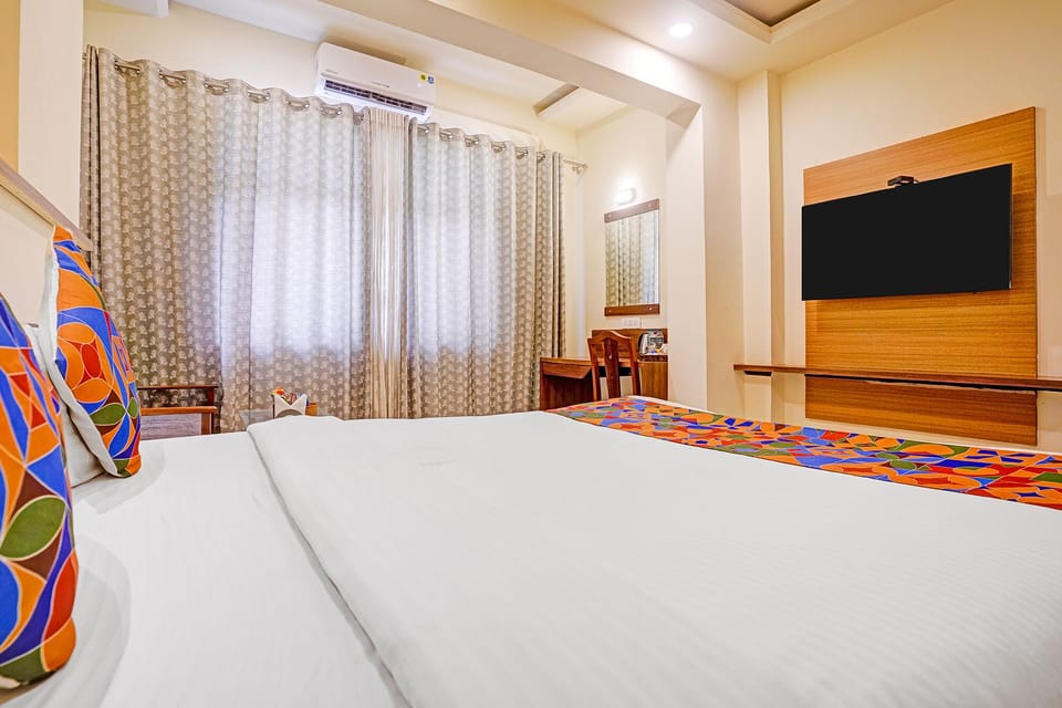 Egyptian cotton sheets, premium bedding, in-room safe, desk