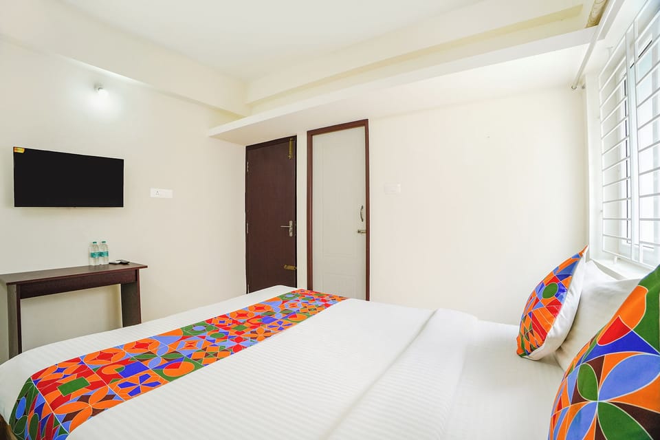 Egyptian cotton sheets, premium bedding, in-room safe, desk