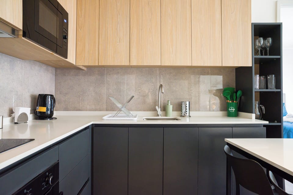 Standard Apartment, Balcony, Courtyard View | Private kitchen | Fridge, microwave, oven, stovetop
