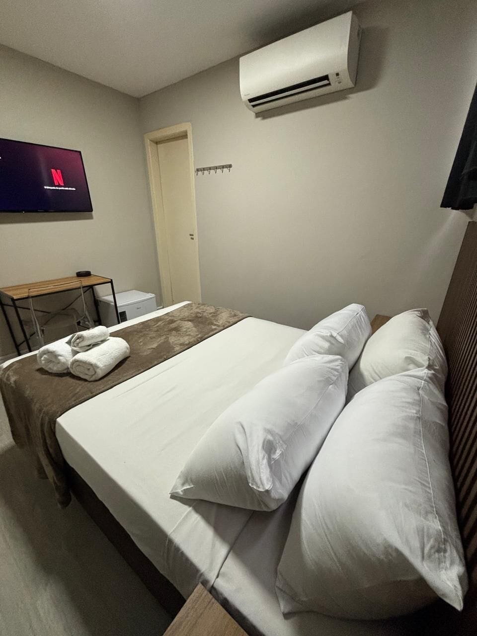 Standard Suite | Desk, laptop workspace, iron/ironing board (on request), cribs (free)