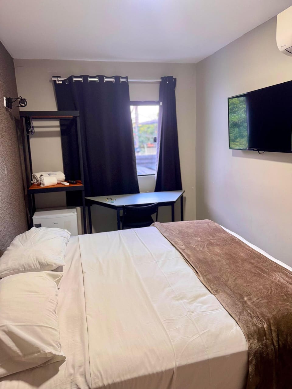 Standard Suite | Desk, laptop workspace, iron/ironing board (on request), cribs (free)