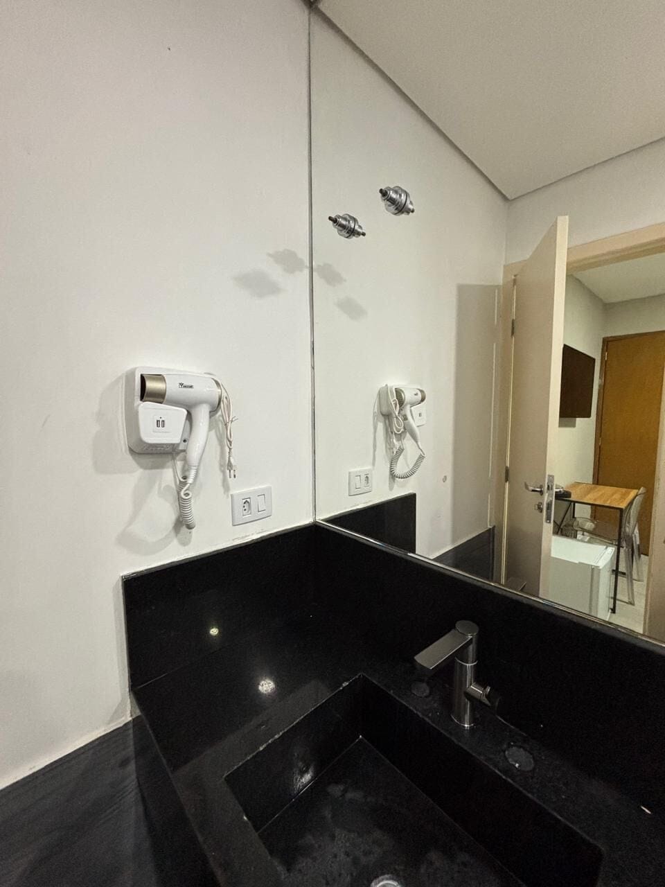 Standard Suite | Bathroom | Shower, towels, soap, shampoo