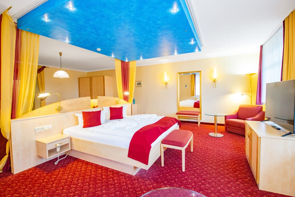 Junior Suite | Premium bedding, desk, blackout drapes, WiFi (free)