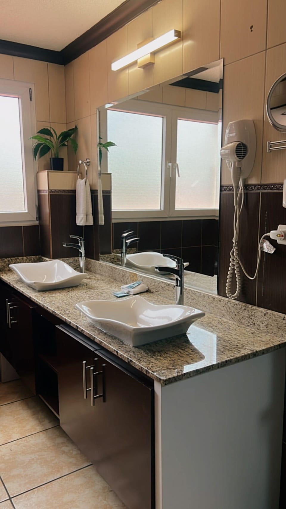 Deluxe Apartment, Balcony, Hill View | Bathroom