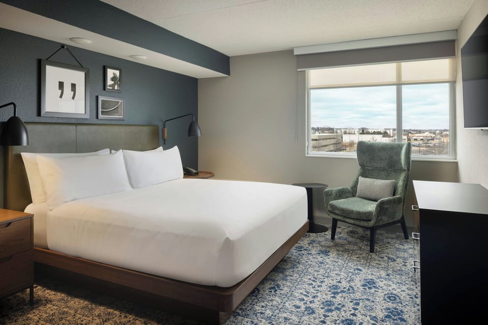 Suite, 1 King Bed with Sofa bed | Premium bedding, in-room safe, desk, laptop workspace