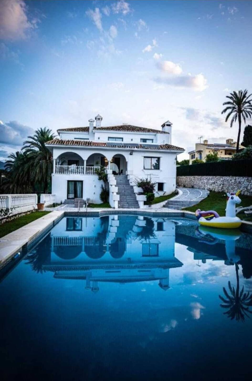 2 outdoor pools