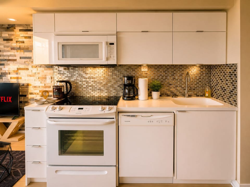 Fridge, microwave, oven, stovetop