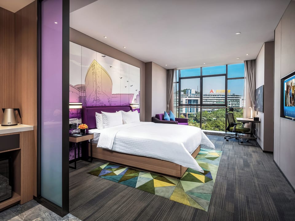 Luxury Single Room, City View | Laptop workspace, blackout drapes, soundproofing