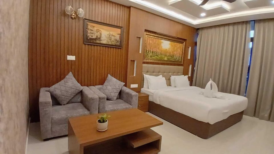 Deluxe Room, Balcony, Pool View | WiFi (free)