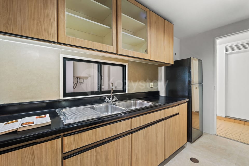 Apartment, 2 Bedrooms, City View | Private kitchen | Full-size fridge, microwave, stovetop, cookware/dishes/utensils