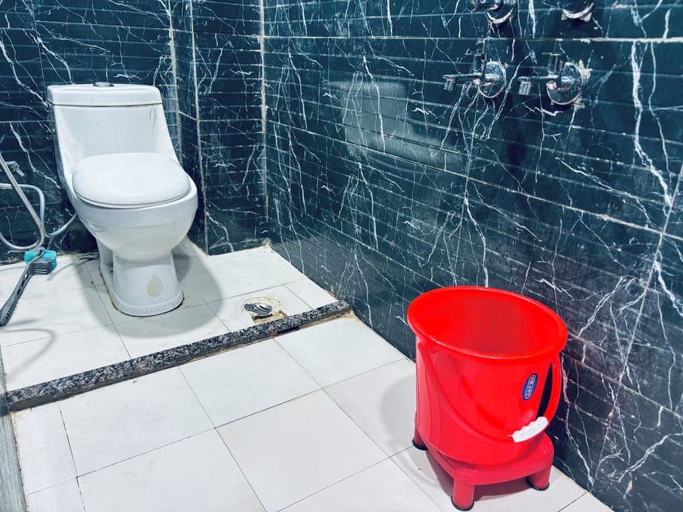 Superior Room | Bathroom | Shower, free toiletries, soap