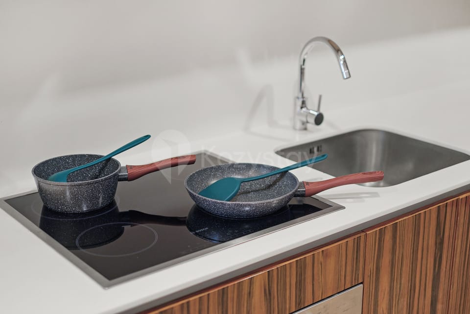Apartment, 2 Bedrooms, City View | Private kitchen | Full-size fridge, microwave, stovetop, cookware/dishes/utensils