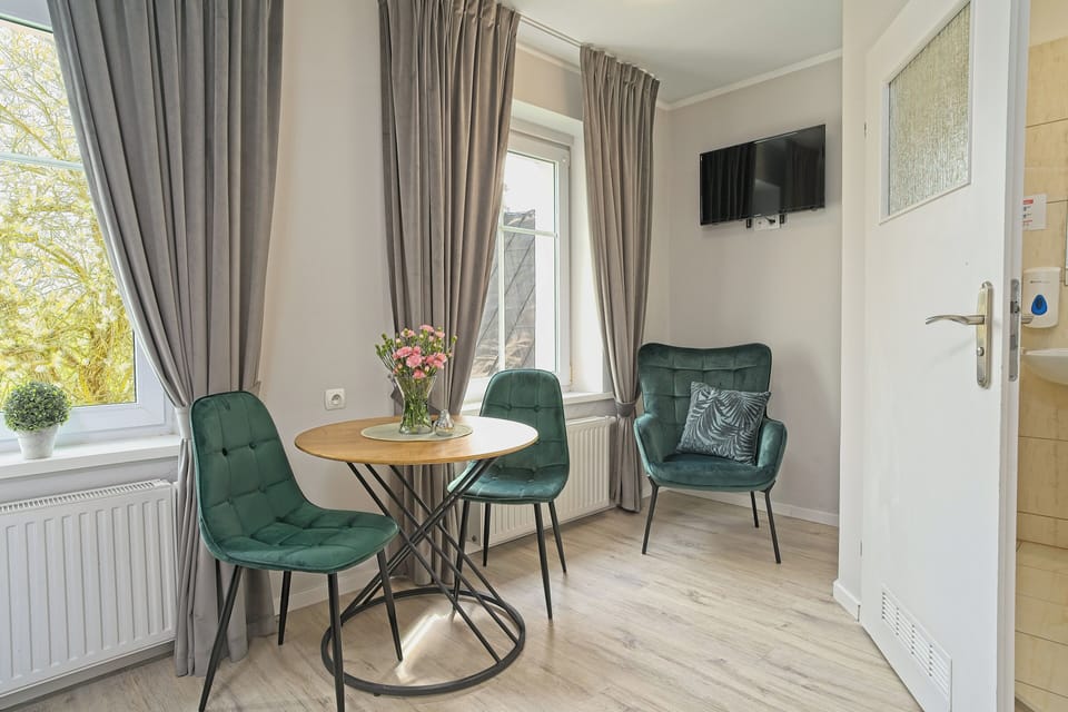 Classic Double or Twin Room | Dining