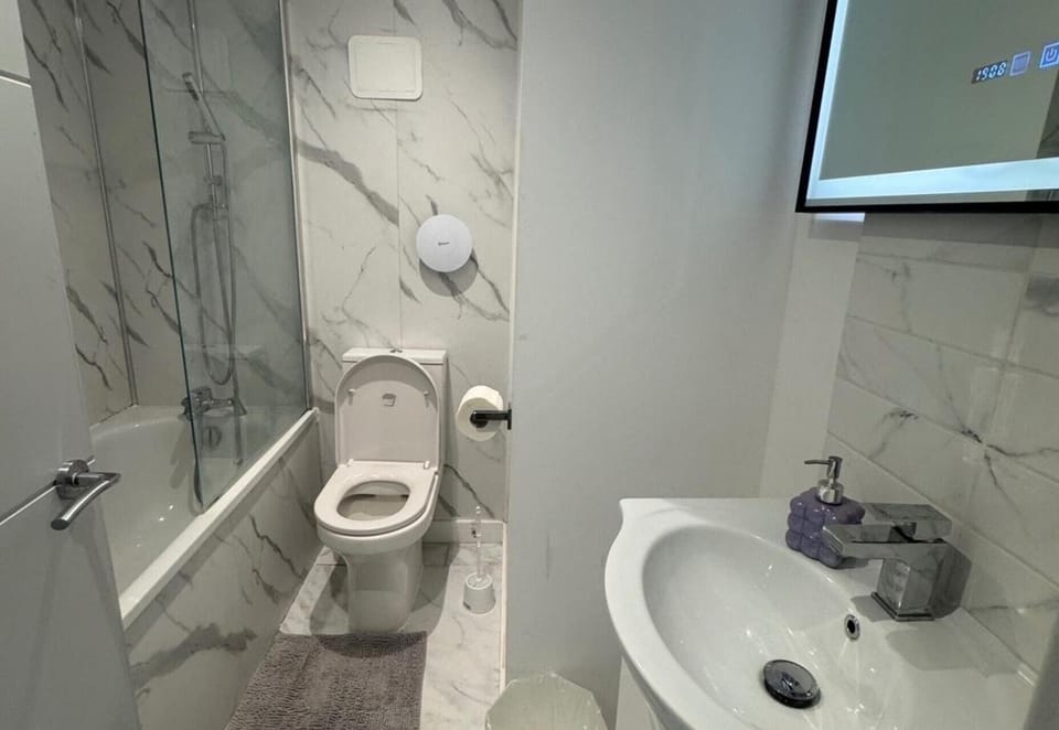 Shower, deep soaking tub, hair dryer, towels