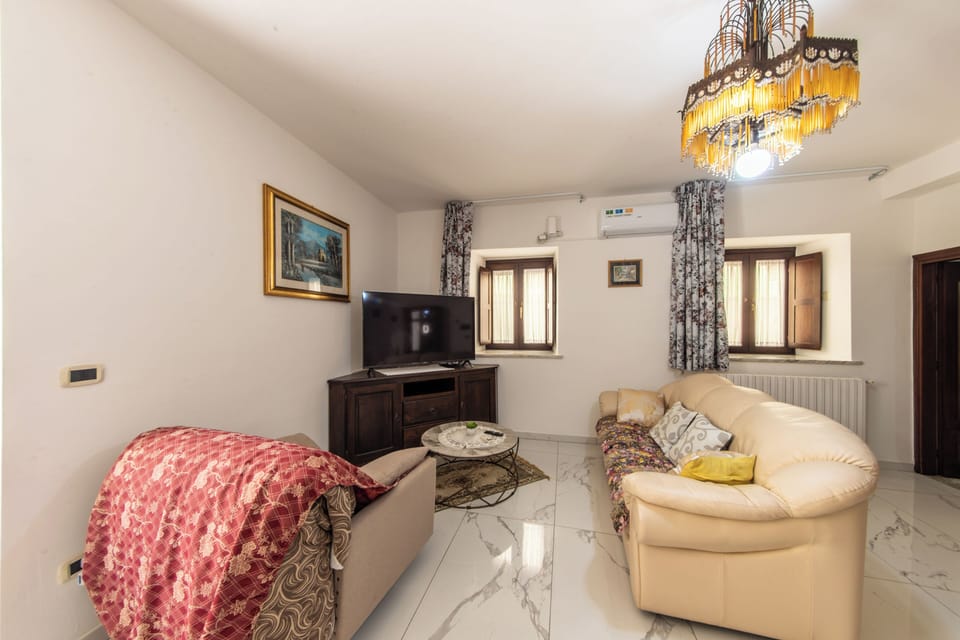 Suite, 1 Double Bed, Kitchen | Living area