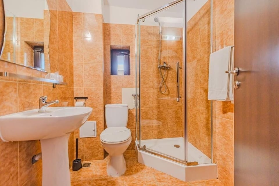 Towels, soap, shampoo, toilet paper
