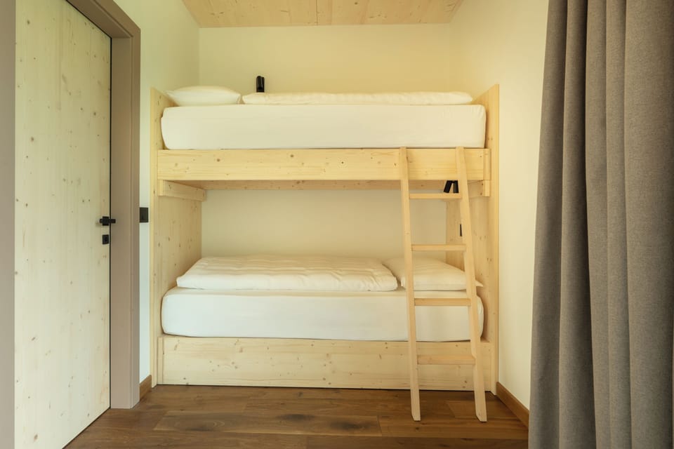 Comfort Quadruple Room | In-room safe, soundproofing, WiFi (free)