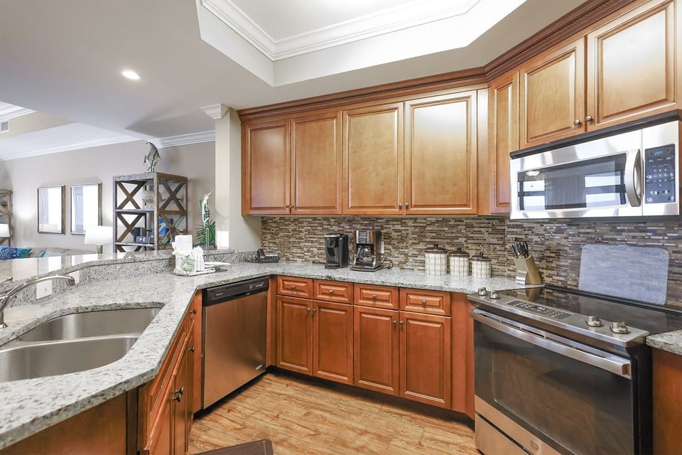 Condo, 3 Bedrooms | Private kitchen | Coffee/tea maker, fridge, oven