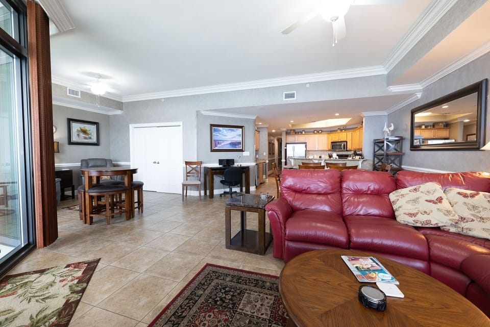 Condo, 3 Bedrooms | Living area