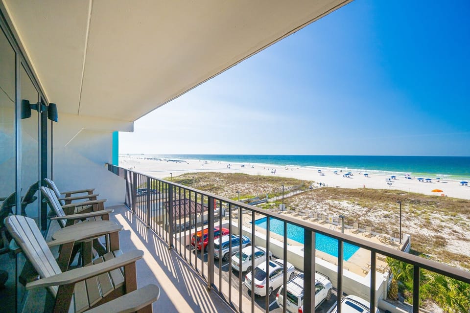 Condo, 2 Bedrooms | Property grounds