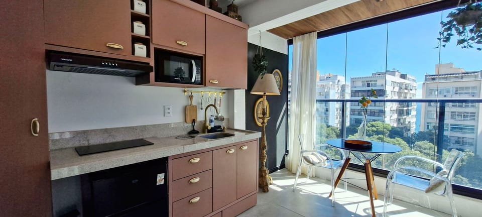 Apartment | Private kitchen | Mini-fridge, microwave, cookware/dishes/utensils