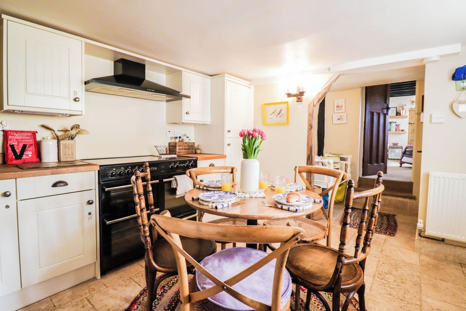 House, 2 Bedrooms | Private kitchen
