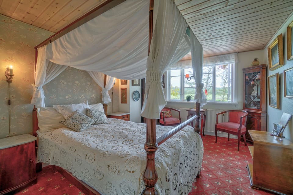 Standard Queen | Individually decorated, individually furnished, free WiFi, bed sheets