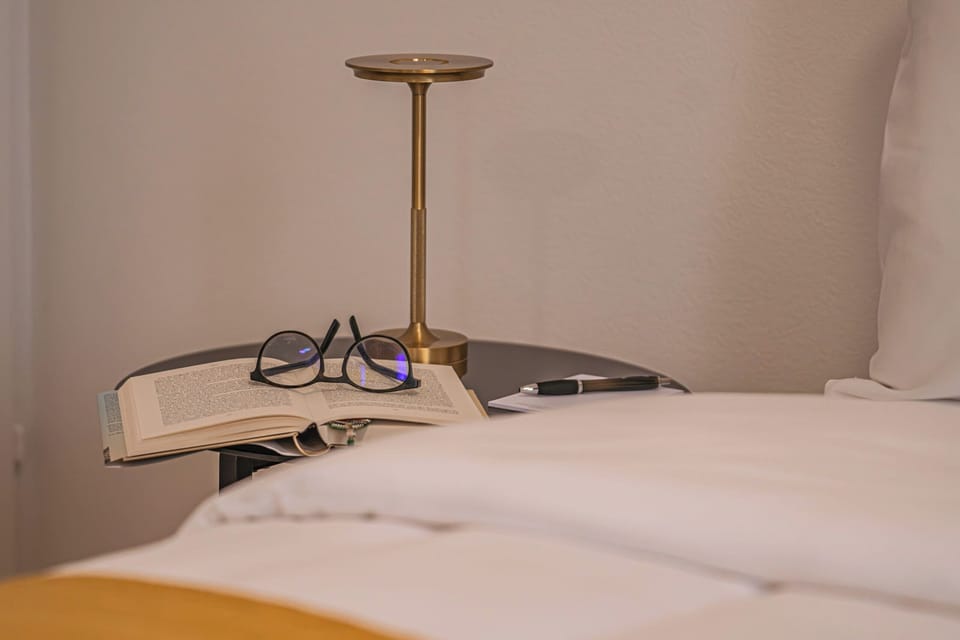 Desk, WiFi (free)