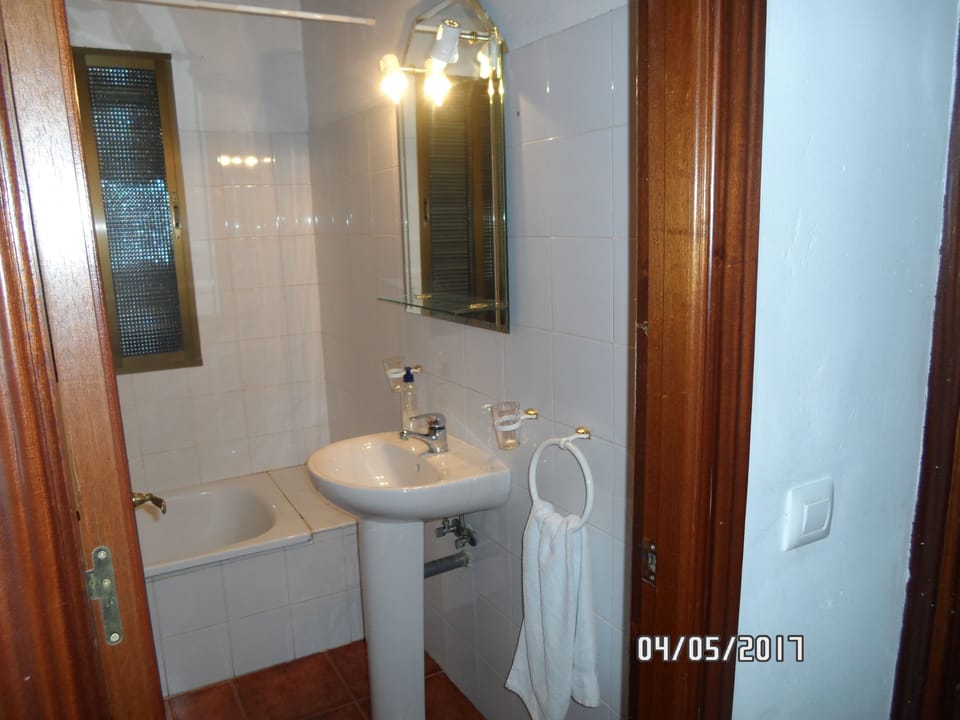 Comfort House, 2 Bedrooms, Mountain View (Yerbabuena) | Bathroom | Hair dryer, towels