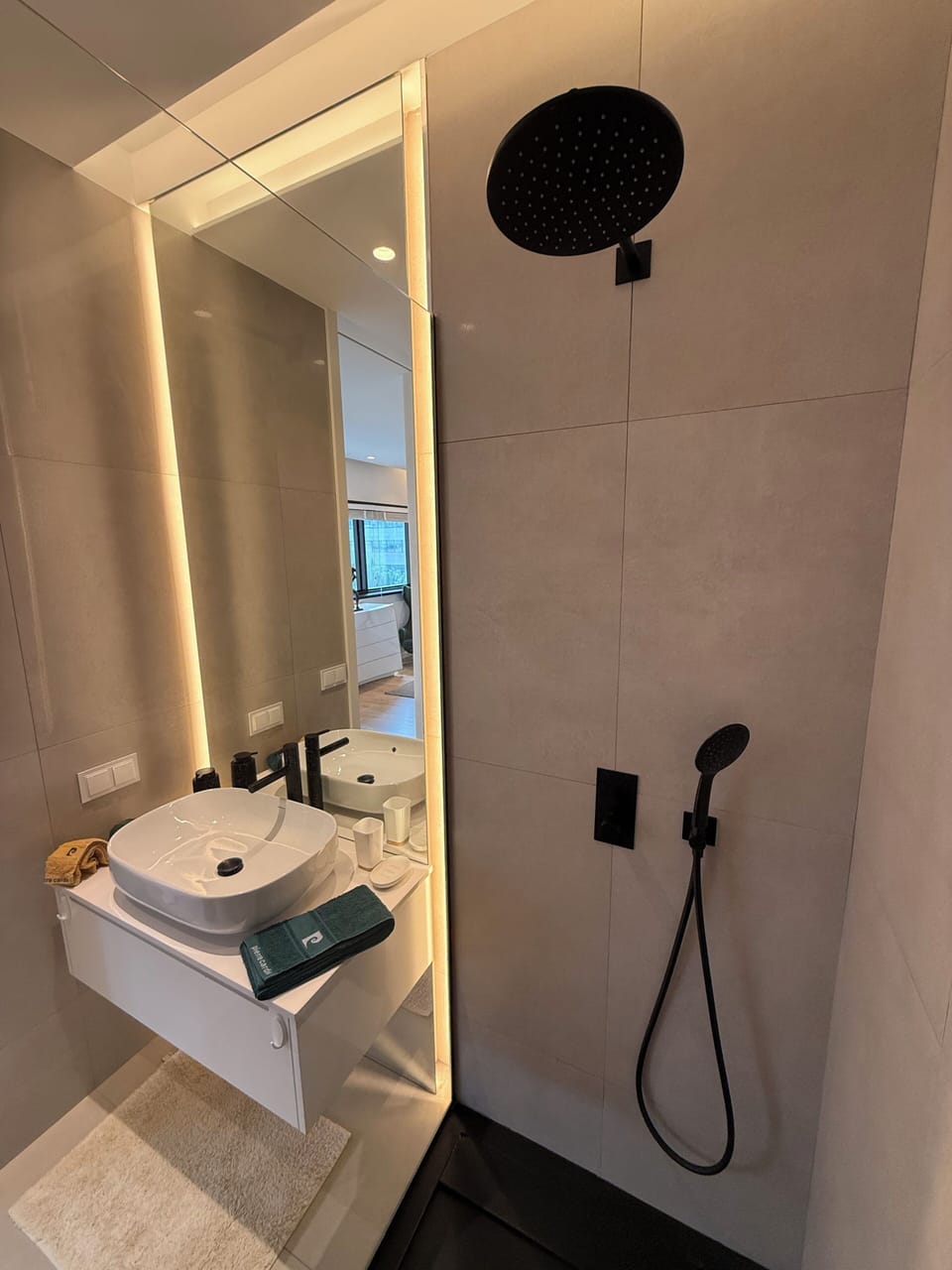 Superior Studio, Kitchenette, City View | Bathroom | Shower, hair dryer, soap, shampoo