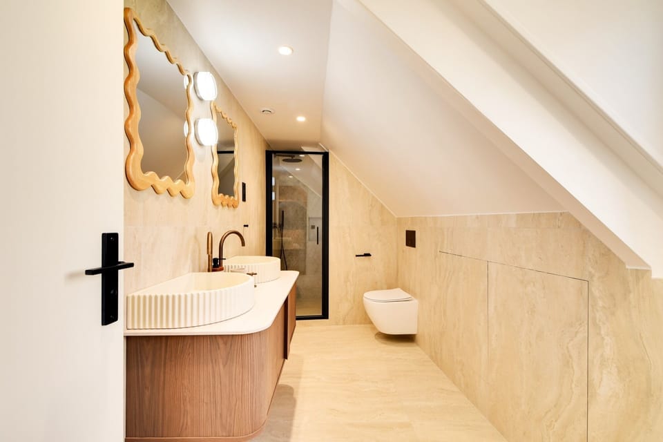 Superior Suite, City View | Bathroom