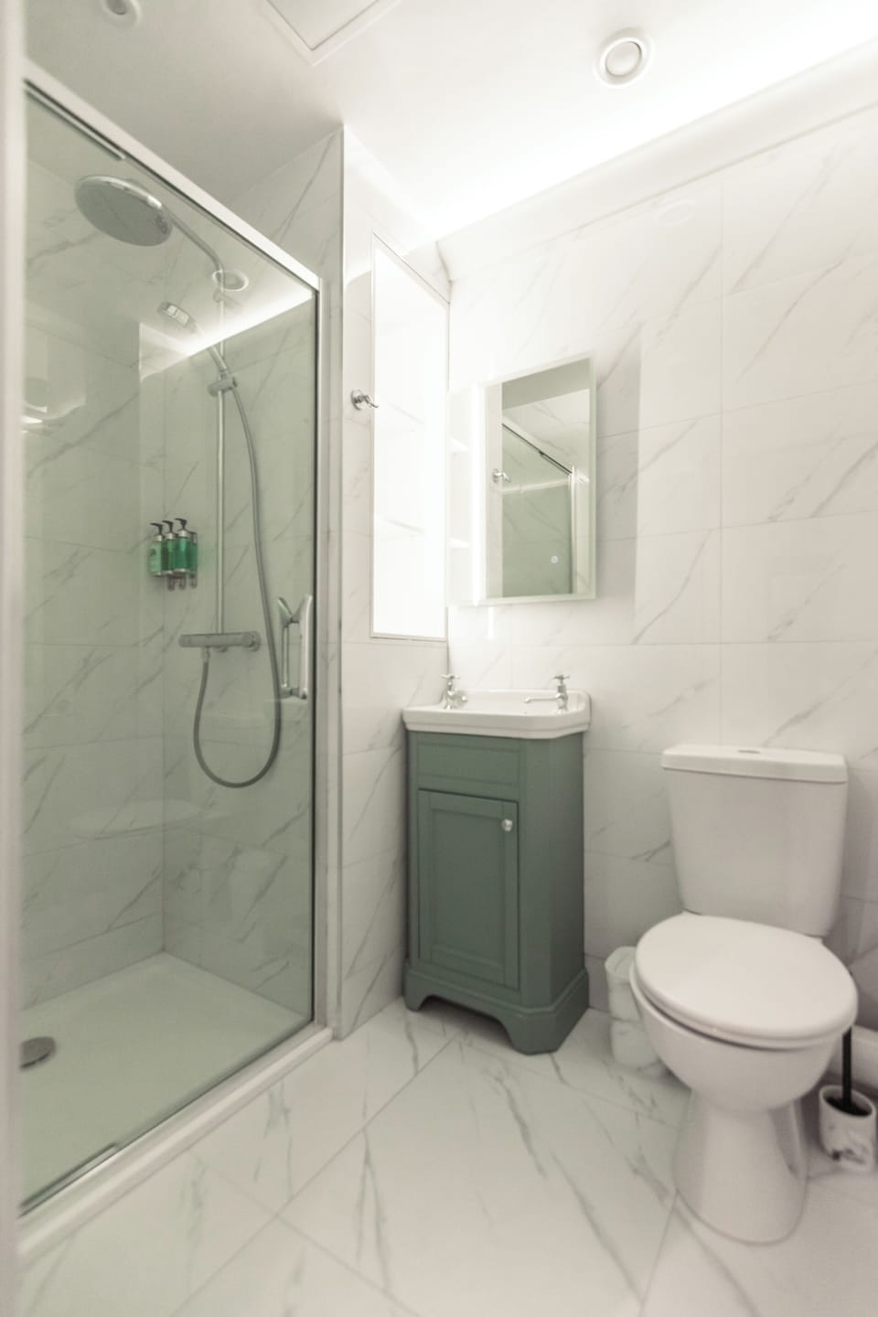 Deluxe Double Room, Ensuite | Bathroom | Shower, free toiletries, hair dryer, towels