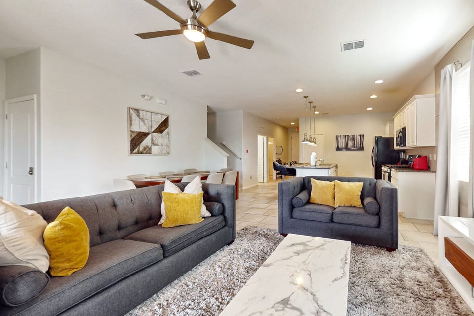 House, Multiple Beds, Pool View (Lanai Luxury - Solterra) | Living area