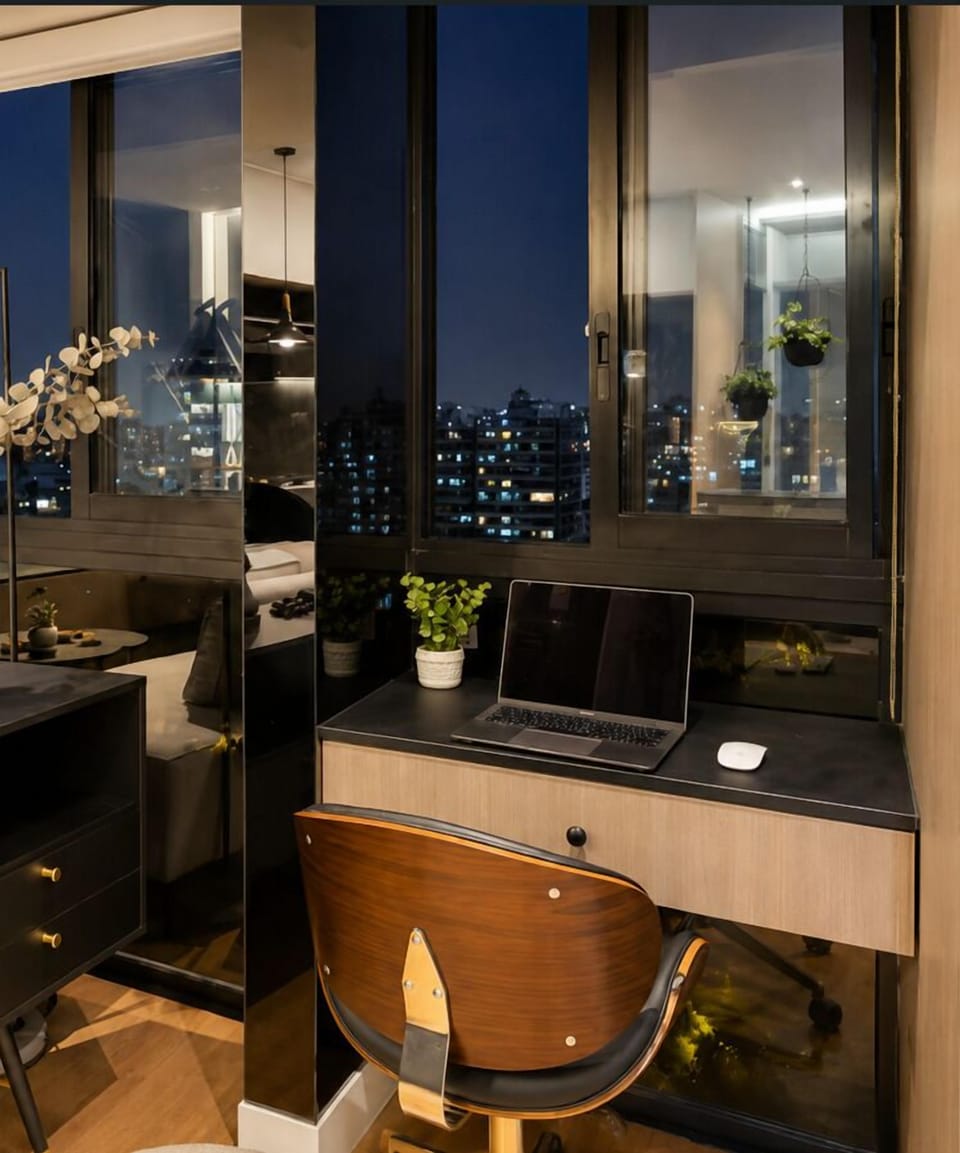 Apartment, 1 Queen Bed, Kitchen | In-room business center