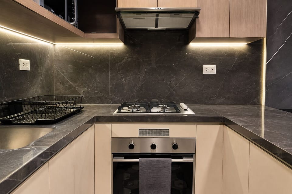 Apartment, 1 Queen Bed, Kitchen | Private kitchen