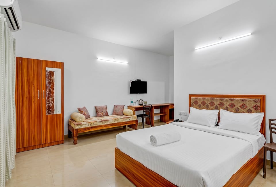 Family Room, Garden View | Desk, WiFi (free)