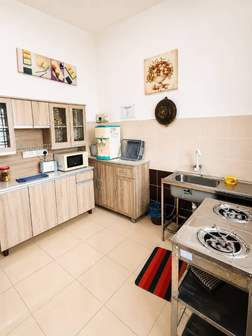 Fridge, dishwasher, cookware/dishes/utensils