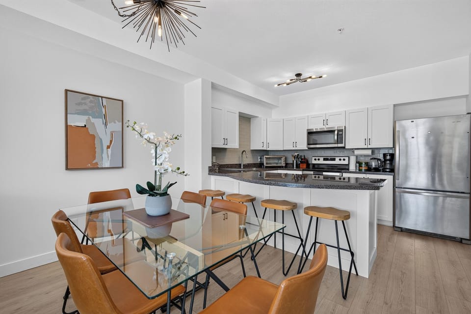 Apartment, 2 Bedrooms, Pool Access, Mountain View | Dining