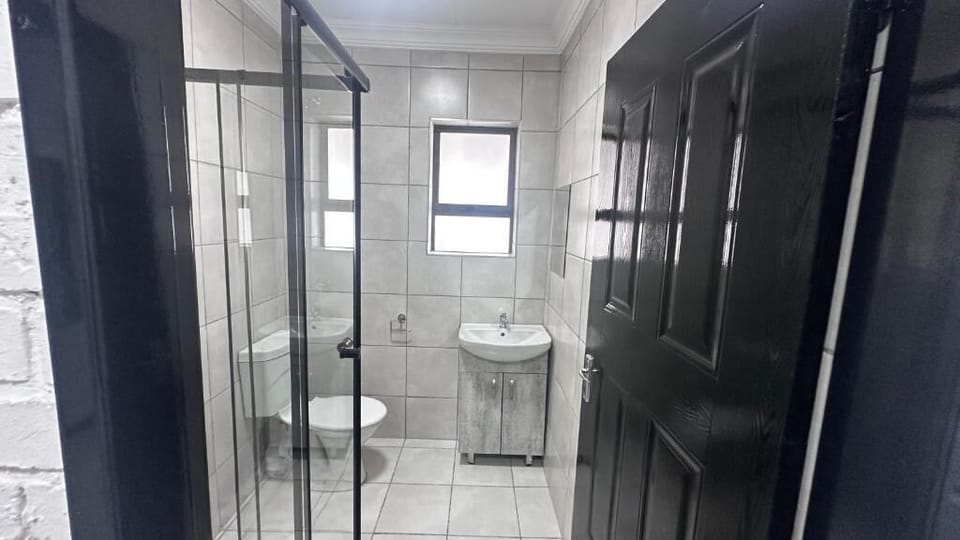 Separate tub and shower, towels, toilet paper